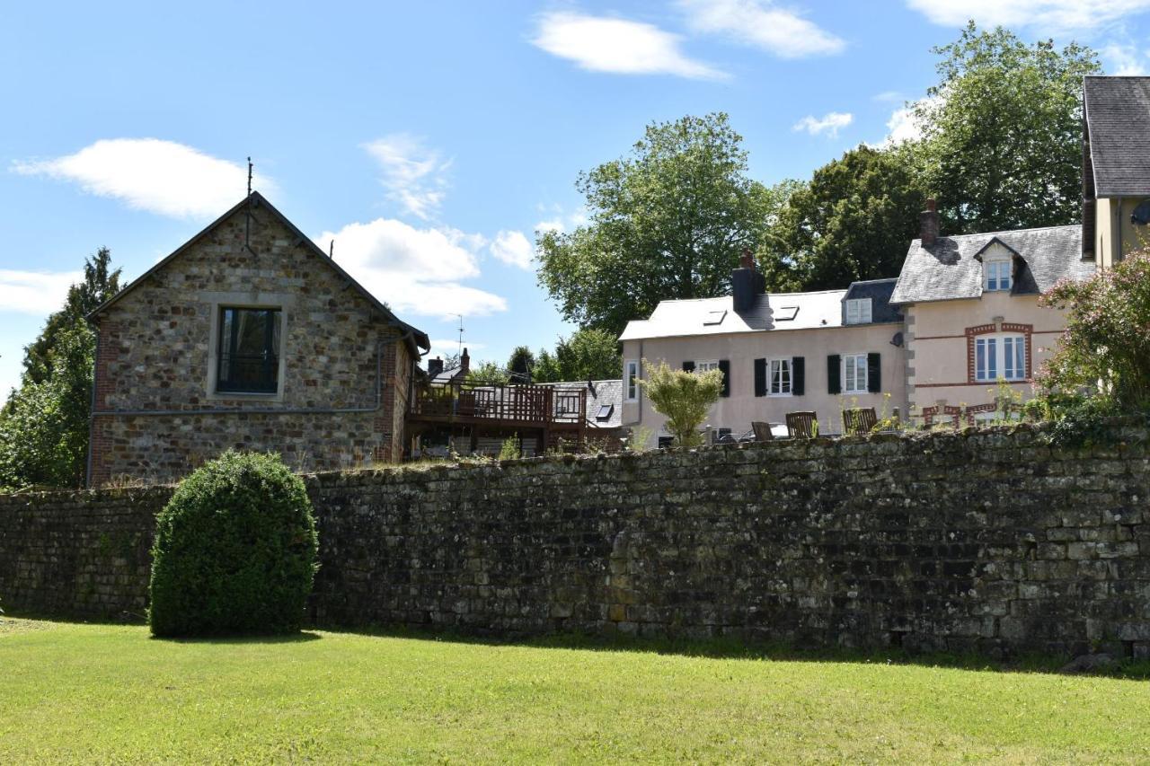 Gites In Le Neufbourg -Mortain Eksteriør billede