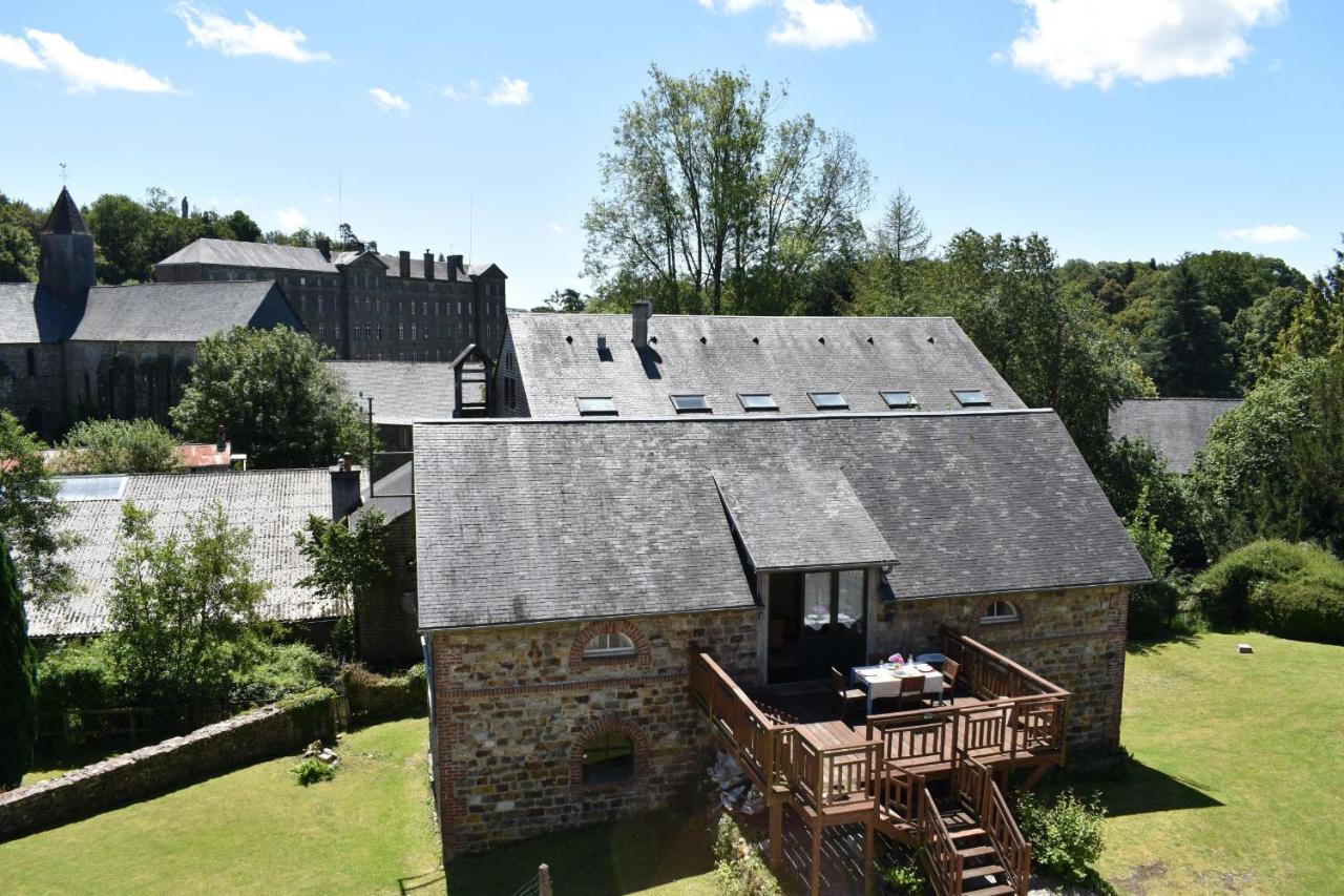 Gites In Le Neufbourg -Mortain Eksteriør billede
