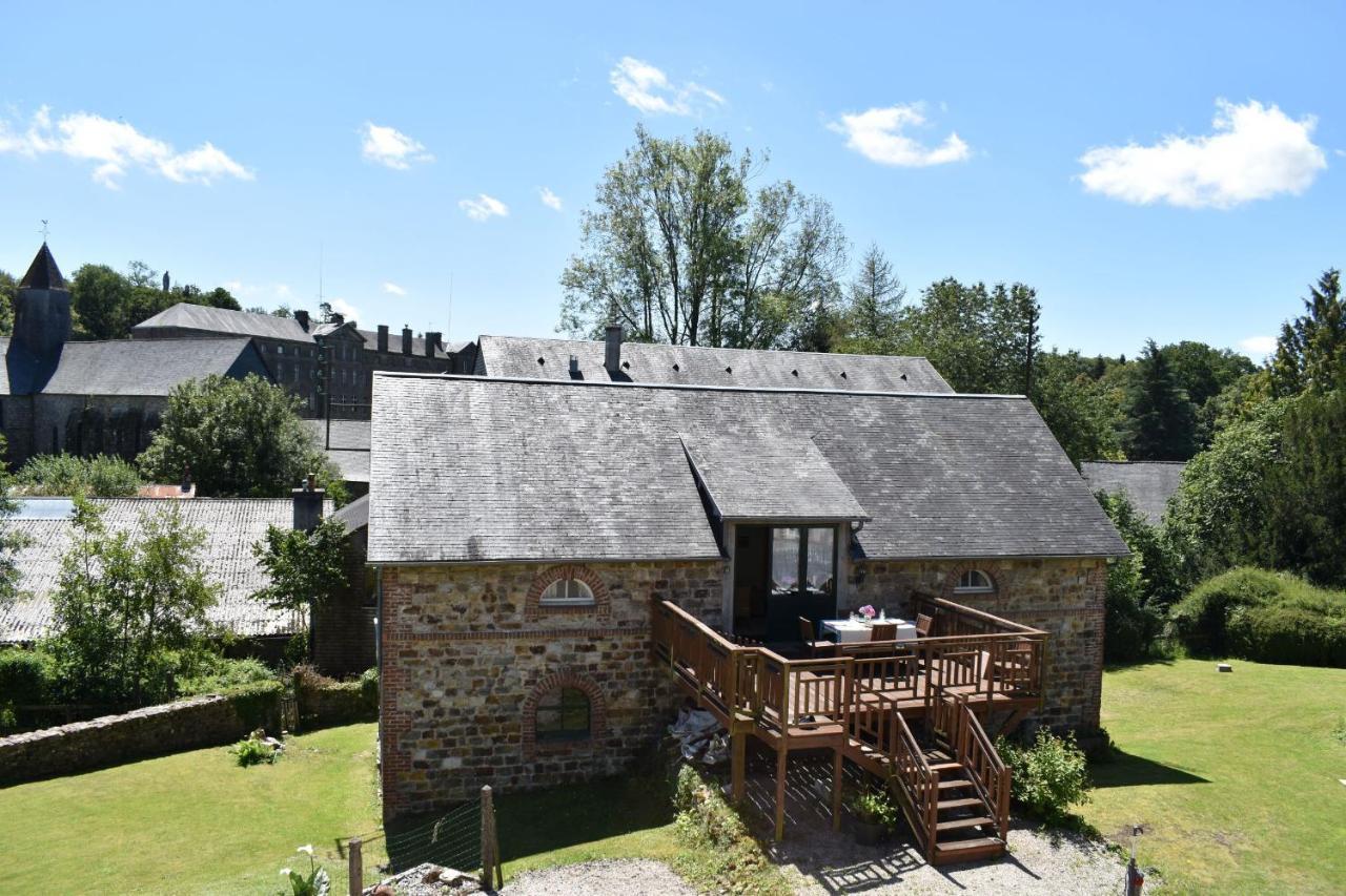 Gites In Le Neufbourg -Mortain Eksteriør billede
