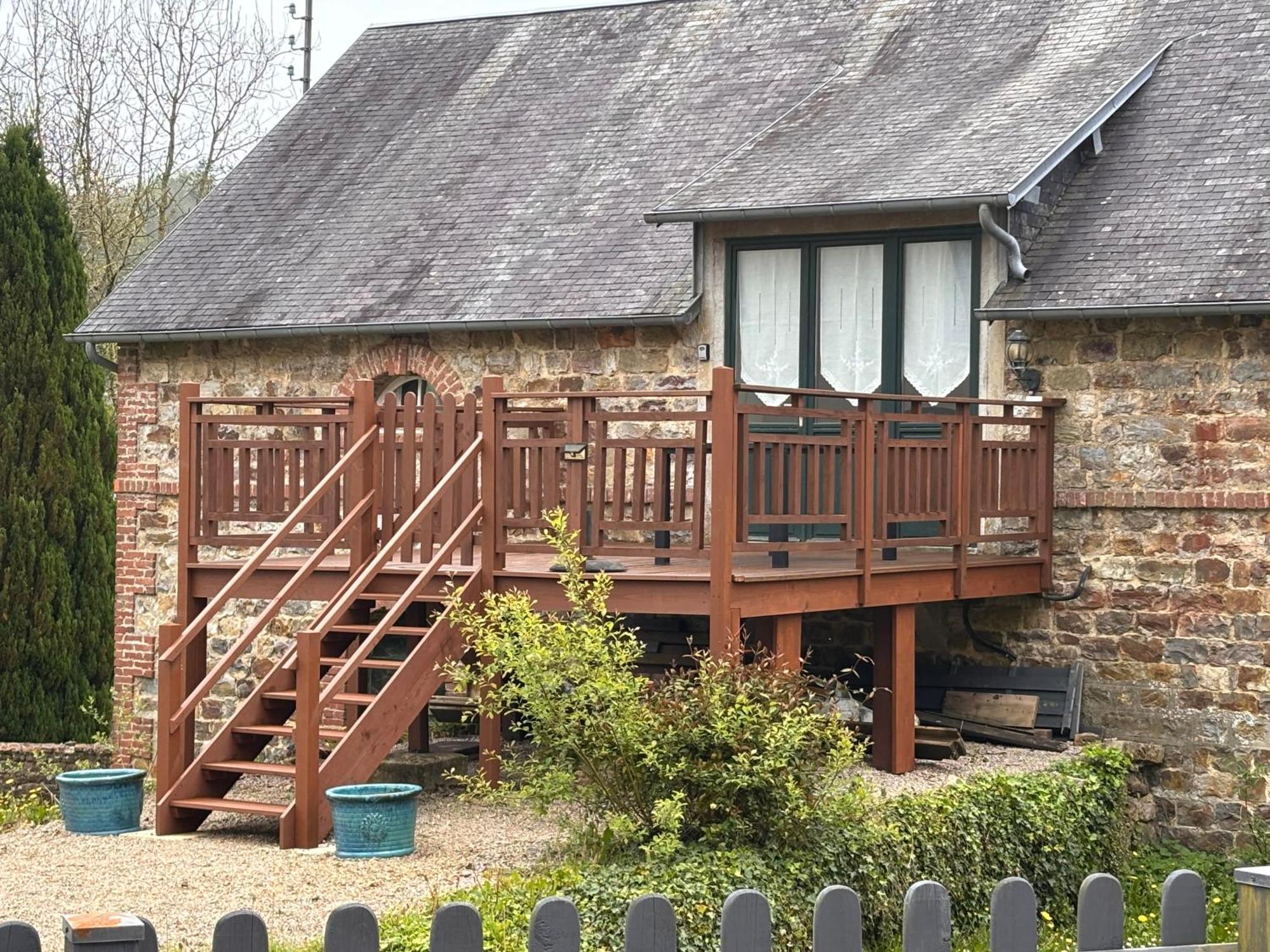 Gites In Le Neufbourg -Mortain Eksteriør billede